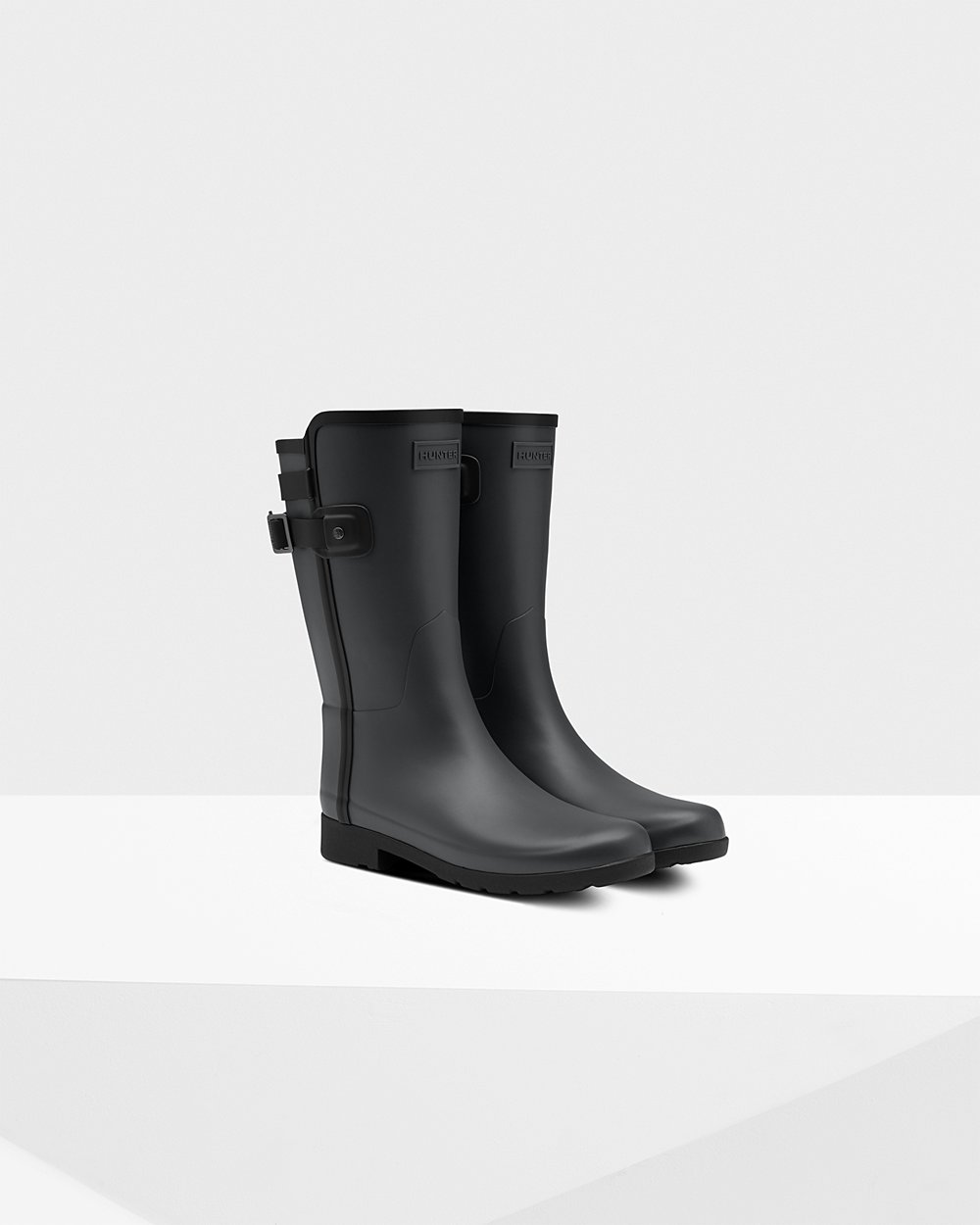 Hunter Refined Slim Fit Contrast Short Rain Boots - Shop Online Womens Black - LTENWD079